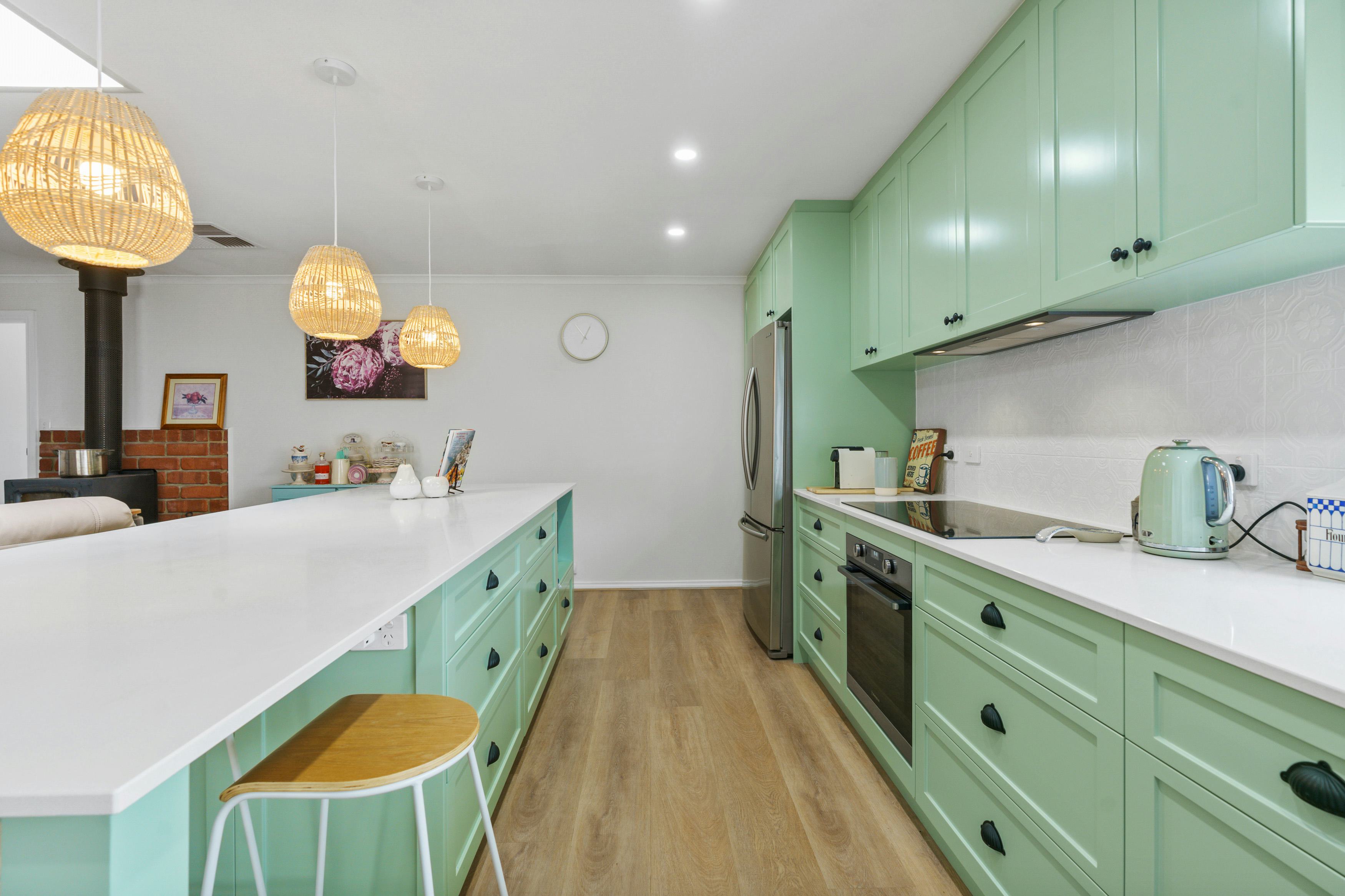 10 Minty Fresh Kitchens  Contemporary kitchen cabinets, Mint kitchen, Interior  design kitchen